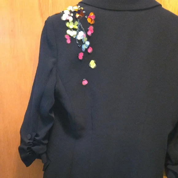 Elegant Blazer Dress with Colorful Floral Accents - Picture 8 of 12